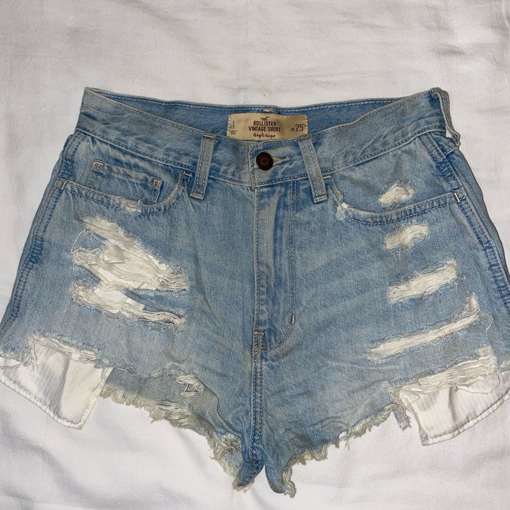SIZE 25 DENIM SHORTS WITH ROSE DETAIL - Picture 2 of 6